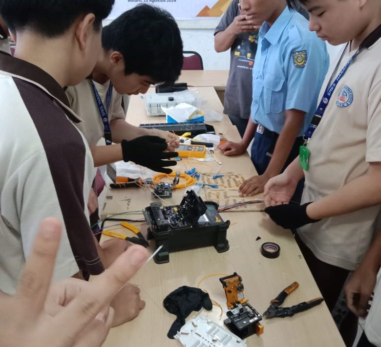 Pelatihan FO di SMKS Harapan Utama