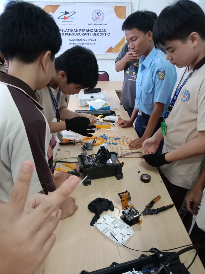 Pelatihan FO di SMKS Harapan Utama