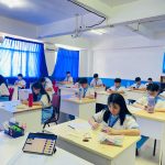 PEserta didik saat ujian semester secara online
