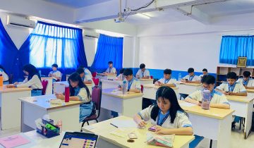 PEserta didik saat ujian semester secara online